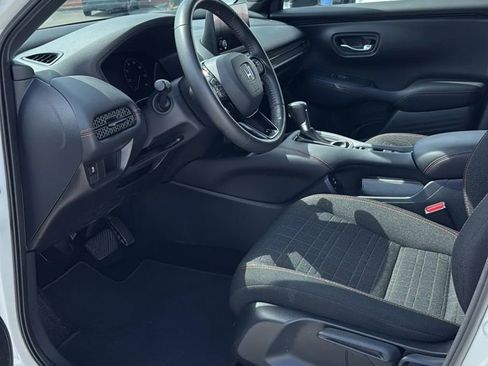 Used 2025 Honda HR-V Sport image 5
