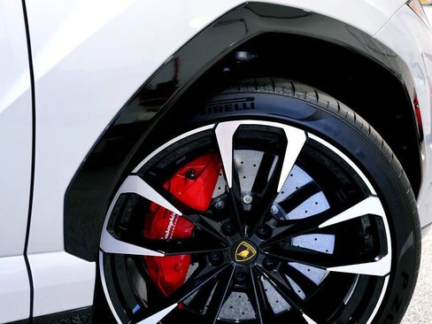 Used 2022 Lamborghini Urus AWD/4WD image 19