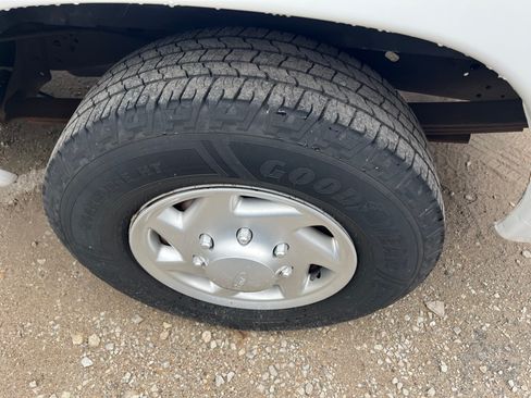 Used 2011 Ford E-250 and Econoline 250 RWD image 9