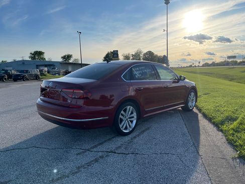 Used 2018 Volkswagen Passat 2.0T SEL Premium image 4
