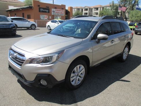 Used 2019 Subaru Outback 2.5i Premium Wagon 4D AWD/4WD image 17