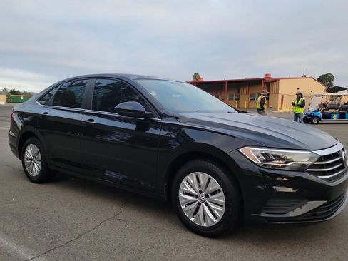 Used 2019 Volkswagen Jetta S image 2