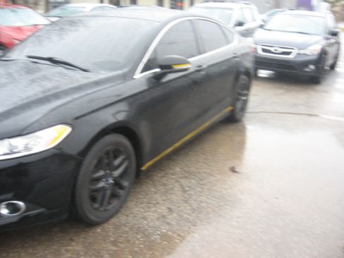 Used 2016 Ford Fusion SE image 1