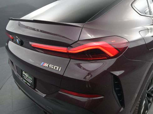 Used 2021 BMW X6 M50i image 15