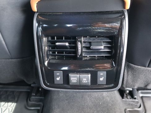 Used 2022 Toyota Avalon Touring FWD image 16