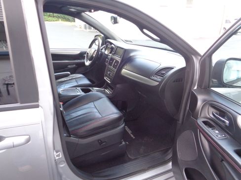 Used 2017 Dodge Grand Caravan GT FWD image 7