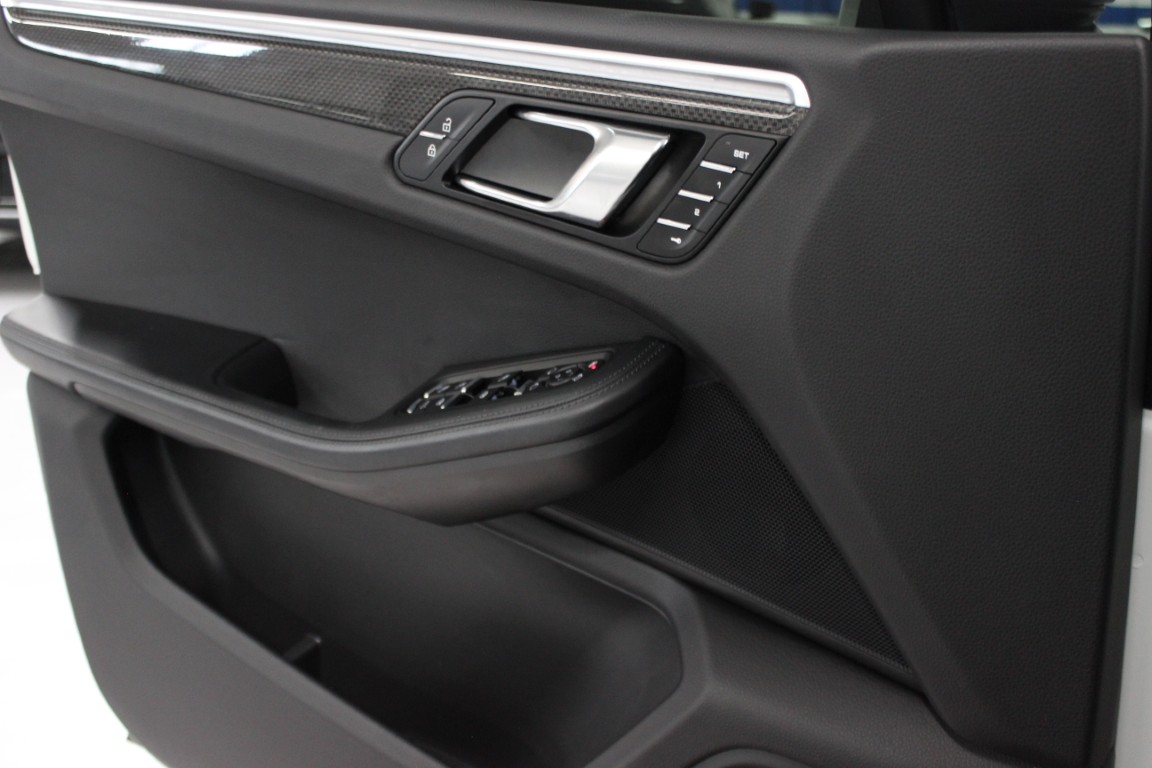 Used 2020 Porsche Macan S AWD/4WD image 22