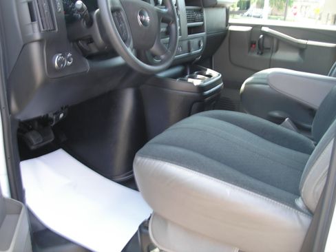 Used 2023 GMC Savana 2500 image 7