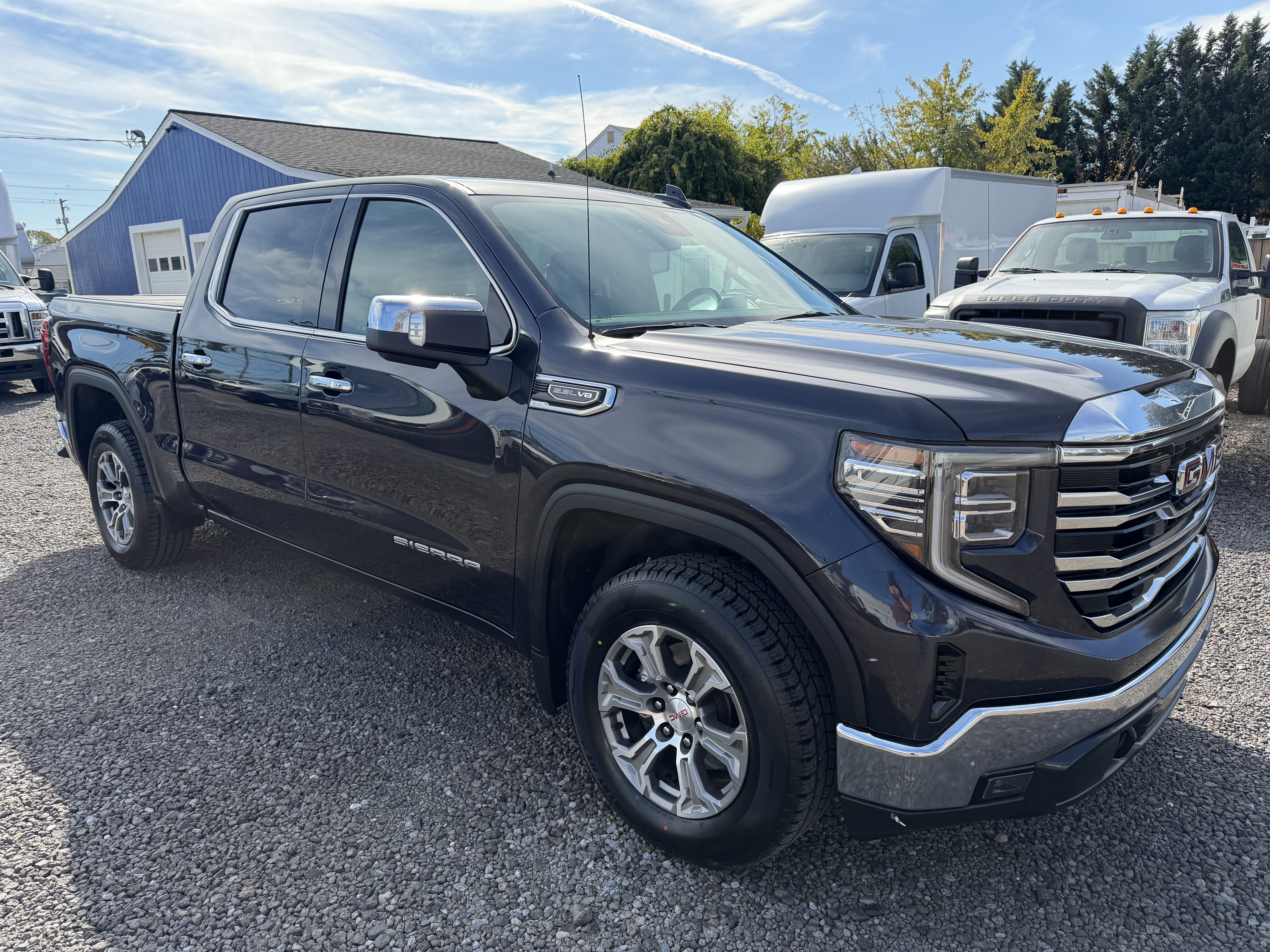 Used 2025 GMC Sierra 1500 2WD Crew Cab SLT image 6