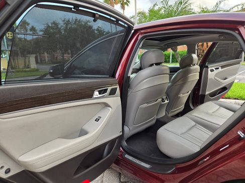 Used 2015 Hyundai Genesis 3.8 image 37