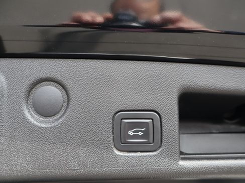 Used 2019 Chevrolet Equinox Premier image 36