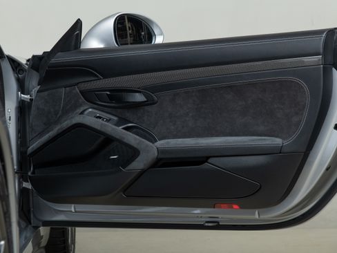 Used 2018 Porsche 911 GT2 RS image 21