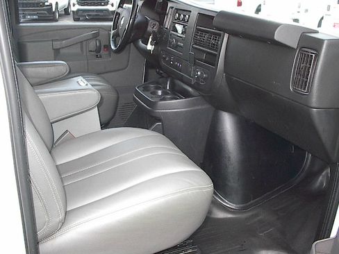 Used 2021 Chevrolet Express 3500 UNAVAIL RWD image 9