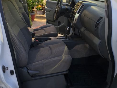 Used 2016 Nissan Frontier SV image 20