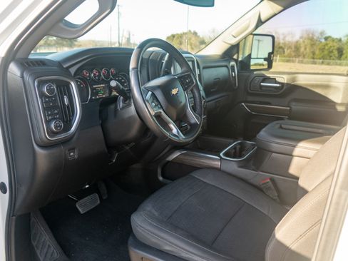 Used 2022 Chevrolet Silverado 2500 LT image 11