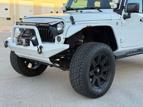 Used 2015 Jeep Wrangler 4WD Unlimited Sahara image 23