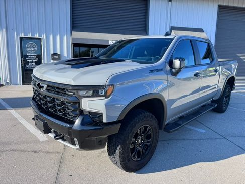 Used 2024 Chevrolet Silverado 1500 ZR2 image 3