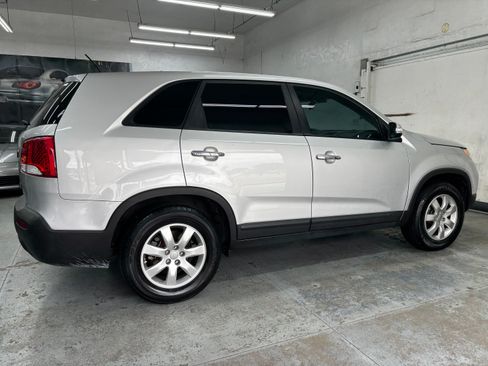 Used 2012 Kia Sorento image 3