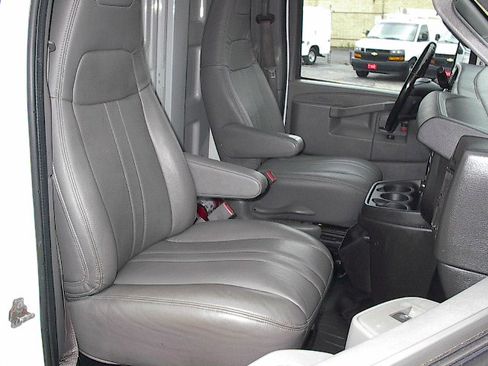 Used 2020 Chevrolet Express 3500 UNAVAIL RWD image 16