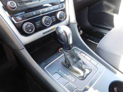 Used 2017 Volkswagen Passat 1.8T S image 17