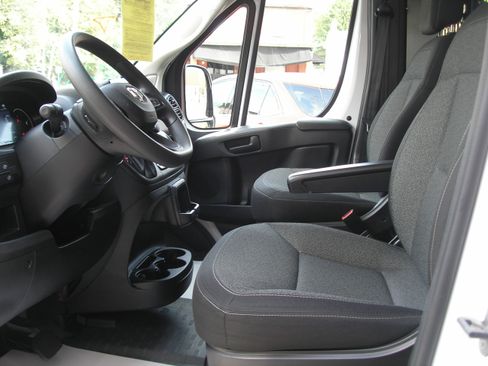 Used 2025 RAM ProMaster 2500 136 FWD image 7