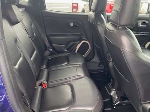 Used 2017 Jeep Renegade 4WD Limited image 17