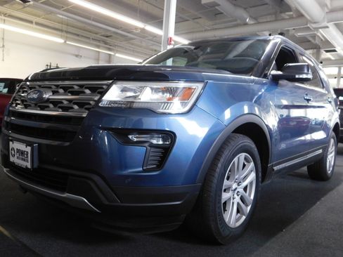 Used 2018 Ford Explorer XLT image 8