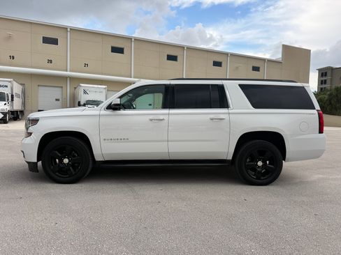 Used 2015 Chevrolet Suburban LS RWD image 28