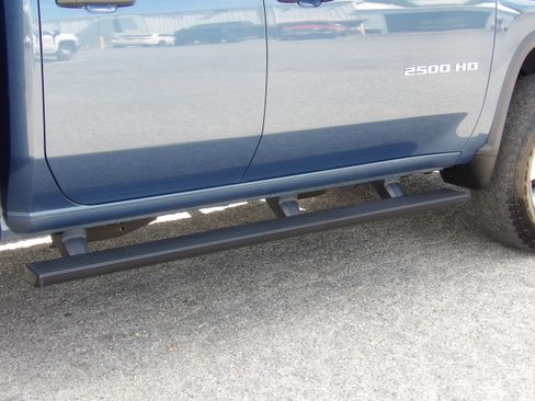 Used 2024 Chevrolet Silverado 2500 Custom image 11