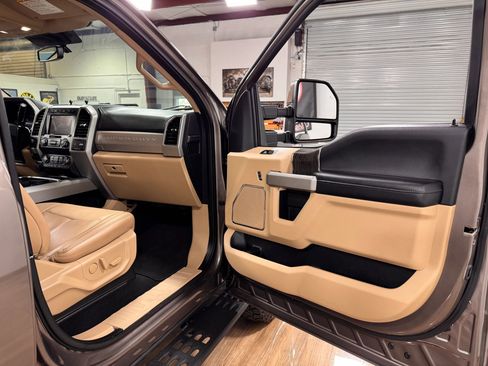 Used 2020 Ford F250 Lariat image 19