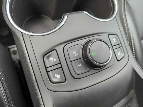 Used 2024 GMC Terrain SLT image 14