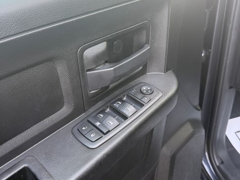 Used 2019 RAM 1500 4x4 Crew Cab Classic Tradesman image 7