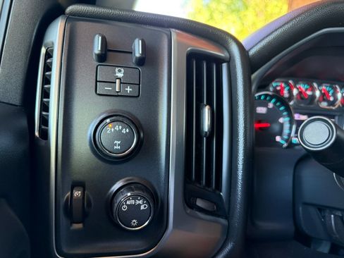 Used 2018 Chevrolet Silverado 2500 4x4 Crew Cab LT image 16