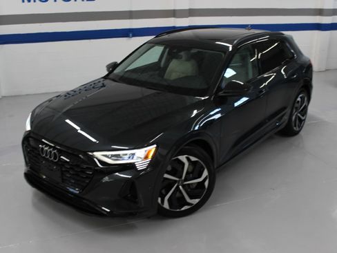 Used 2024 Audi Q8 e-tron Premium Plus AWD/4WD image 3