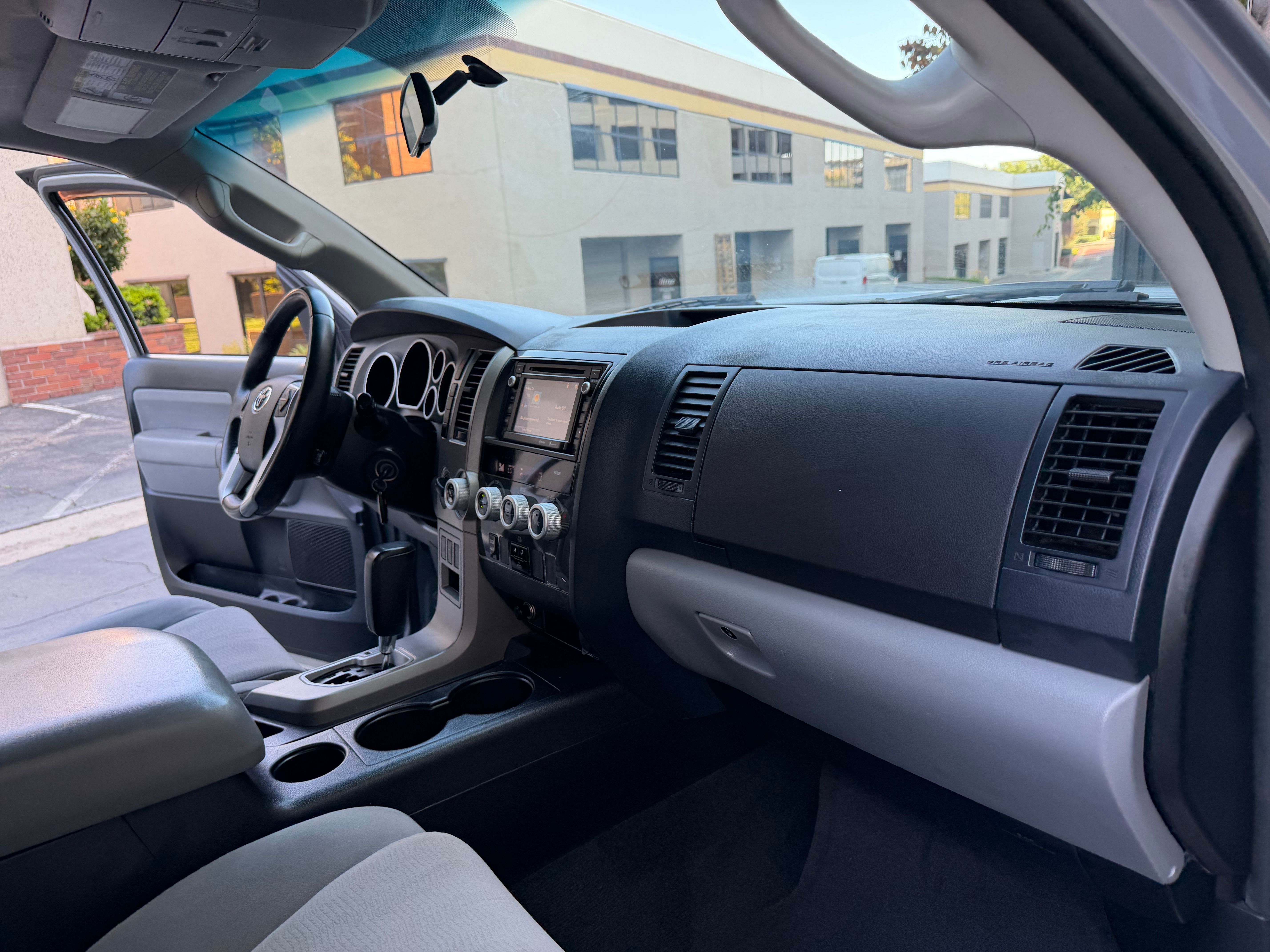Used 2014 Toyota Sequoia 4WD SR5 image 32