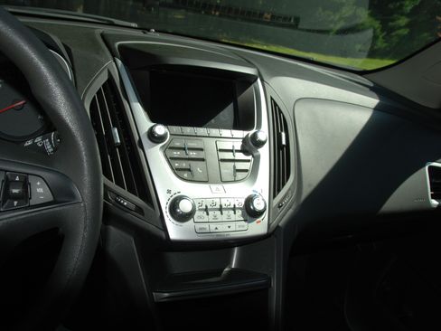 Used 2017 Chevrolet Equinox LS image 28