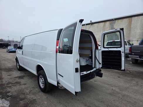 Used 2023 Chevrolet Express 2500 image 12