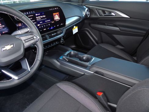 New 2026 Chevrolet Equinox EV LT image 19