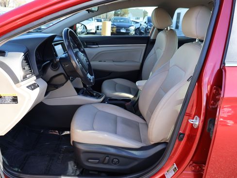 Used 2017 Hyundai Elantra Limited image 11