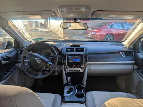 Used 2013 Toyota Camry LE image 2