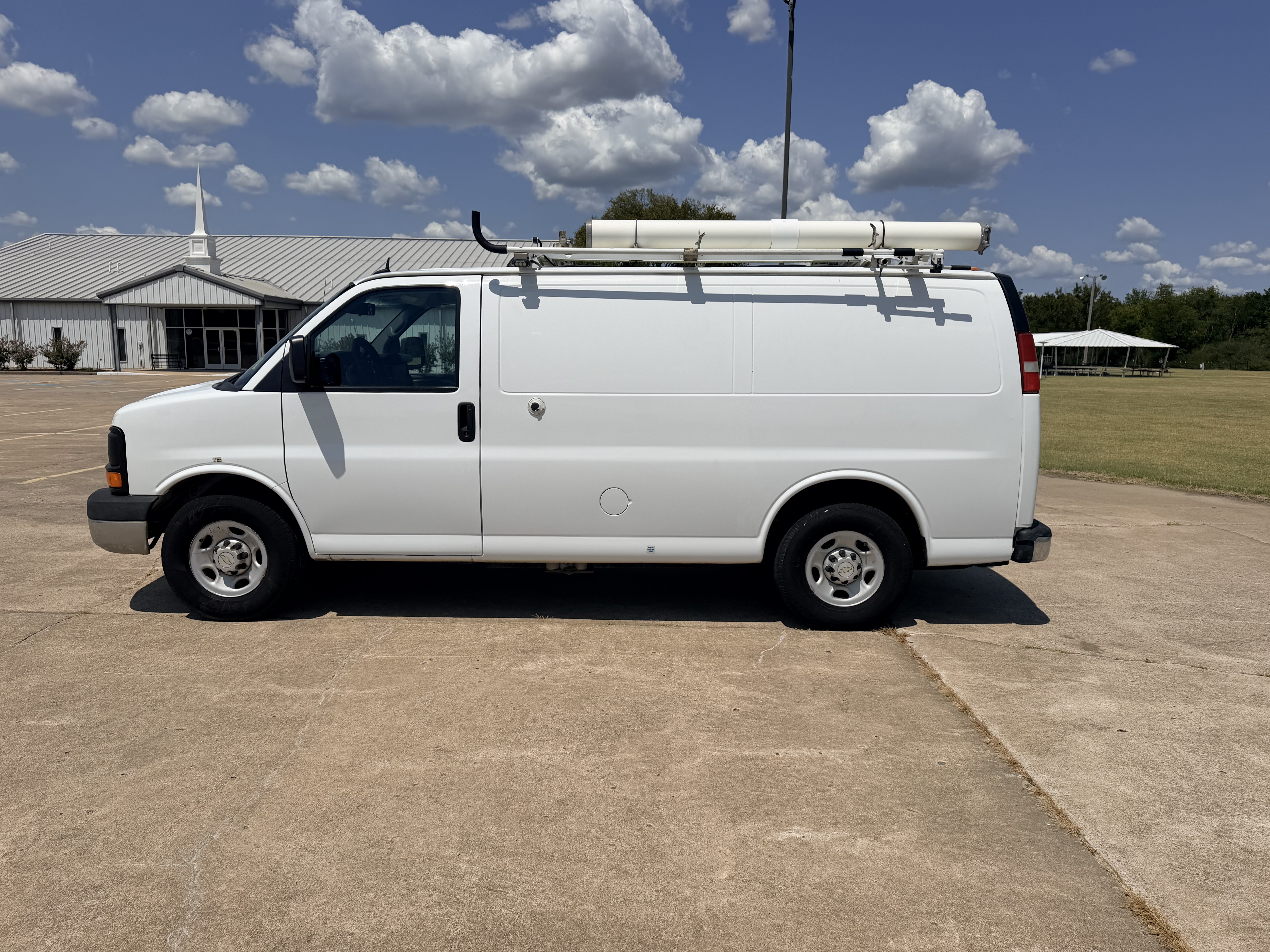 Used 2014 Chevrolet Express 2500 RWD image 8