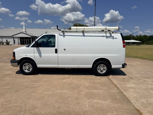 Used 2014 Chevrolet Express 2500 RWD image 8