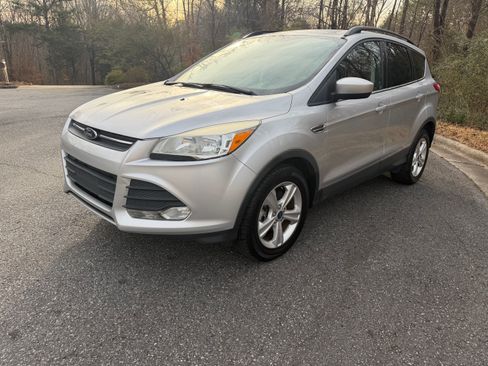 Used 2014 Ford Escape SE image 3