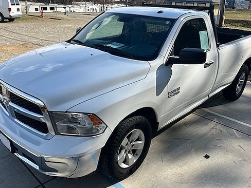 Used 2017 RAM 1500 SLT image 6