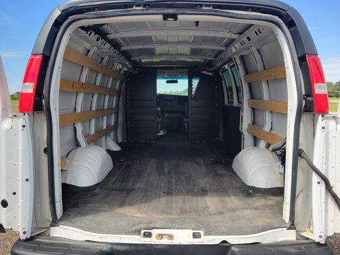 Used 2018 Chevrolet Express 2500 LS RWD image 5