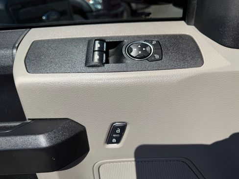 Used 2017 Ford F250 2WD Regular Cab Super Duty image 9