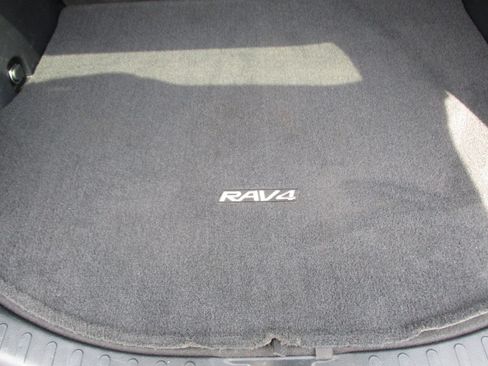 Used 2014 Toyota RAV4 AWD LE image 61