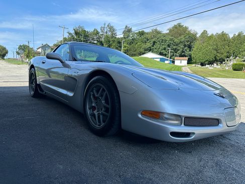 Used 2001 Chevrolet Corvette Z06 Coupe RWD image 5