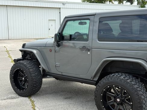 Used 2016 Jeep Wrangler 75th Anniversary AWD/4WD image 33
