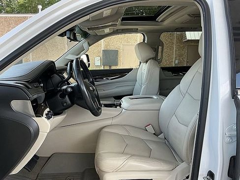 Used 2018 Cadillac Escalade ESV 4WD Premium 6.2L 8-Cyl SUV image 18